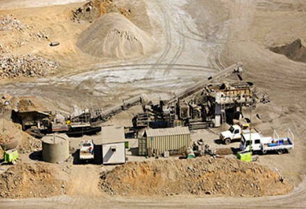 Tratamiento de aguas residuales en la industria minera.
    